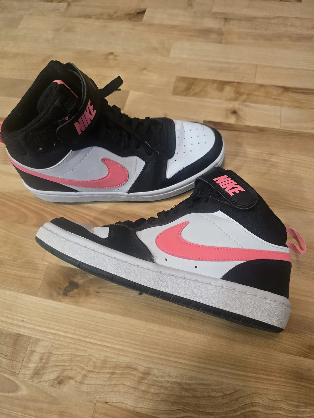 Nike Girl's Mid-Top Sneakers in Black, White & Pink